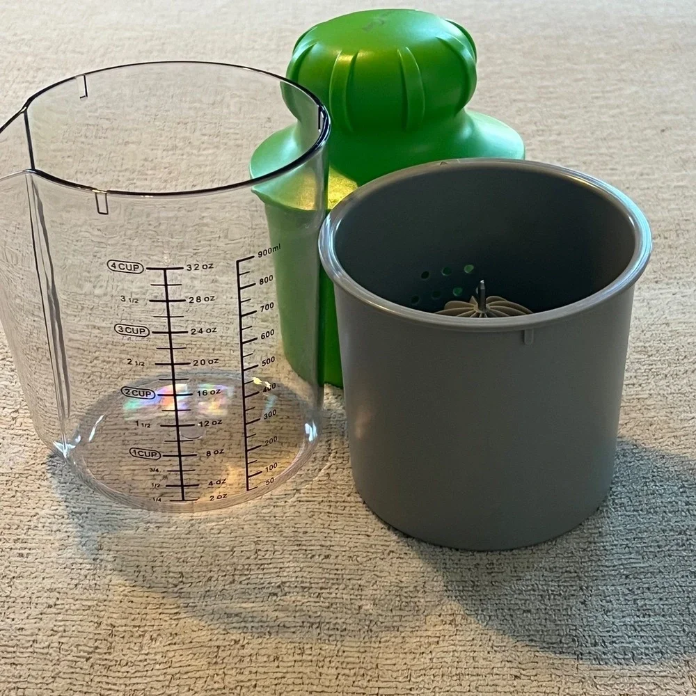 Avobagel Juicer 1.5 Cup Measuring Pitcher Set‎ Green Grey 12 oz